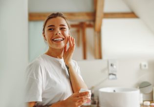 Skincare μετά τις διακοπές: Τι δεν πρέπει να παραλείψεις