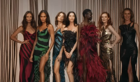 Roberto Cavalli: Τα supermodels ενώνουν τις δυνάμεις τους στην πασαρέλα