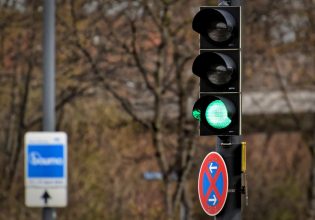 Και τέταρτο χρώμα θα αποκτήσουν τα φανάρια – Πότε, ποιο και τι θα σημαίνει;