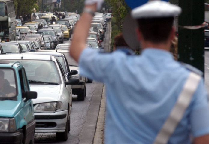 Θεσσαλονίκη: Οδηγός παρέσυρε και τραυμάτισε τροχονόμο επειδή δεν τον άφηνε να περάσει