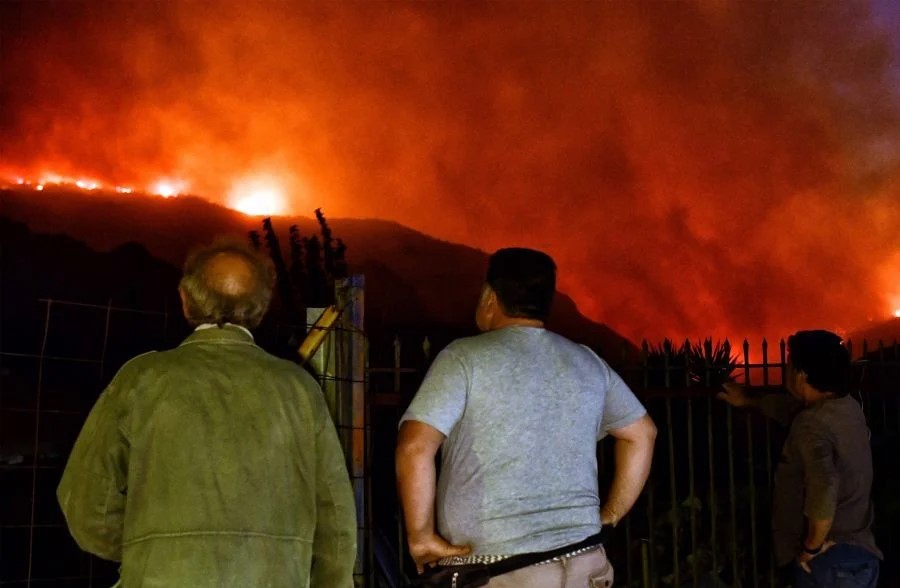 Φωτιά στην Κορινθία – Έκτακτη συντονιστική σύσκεψη Κικίλια στα Ροζενά