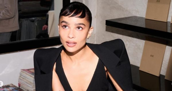 Zoë Kravitz: Η hot εμφάνιση στην επίδειξη του Saint Laurent