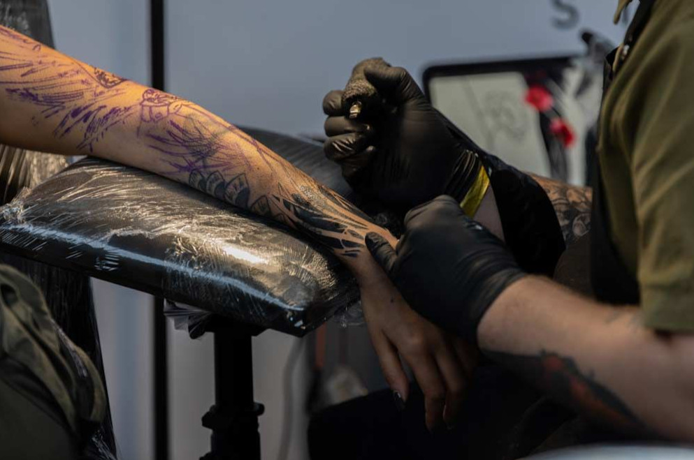 Οι κορυφαίοι tattoo artists μιλούν για το Athens Tattoo Convention – Όλα όσα θα δούμε στο Παλιό Αμαξοστάσιο του ΟΣΥ