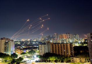 Μέση Ανατολή: Το Ιράν θα πλήξει «όλες τις υποδομές» του Ισραήλ αν δεχτεί επίθεση