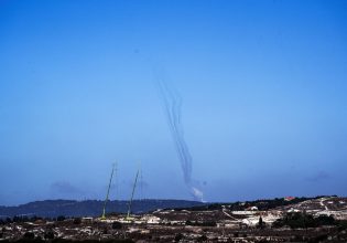 Ισραήλ: Καταιγισμός ρουκετών από τη Χεζμπολάχ στα βορειοδυτικά – Ηχούν σειρήνες