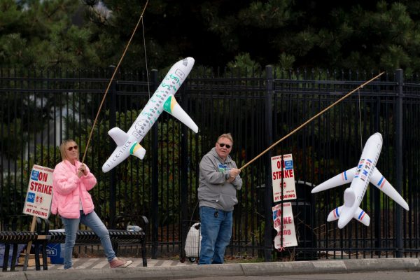 Boeing: Απολύει 17.000 εργαζομένους και καθυστερεί τις παραδόσεις αεροπλάνων