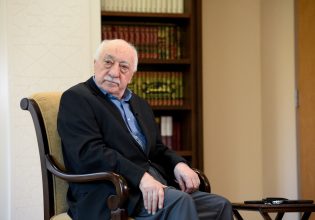 Φετουλάχ Γκιουλέν: Ο ιεροκήρυκας που έγινε Νο1 εχθρός του Ερντογάν