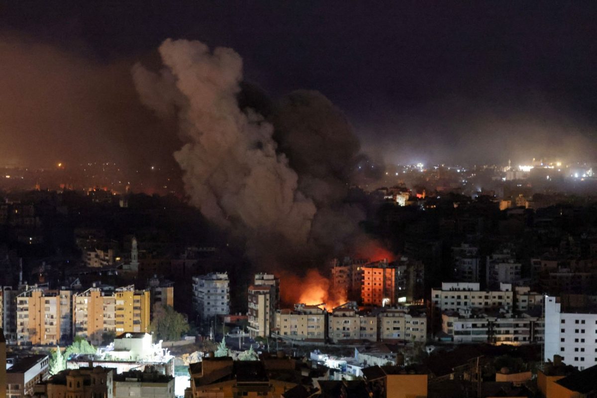 Το Ισραήλ συνεχίζει να βομβαρδίζει στη Βηρυτό. 