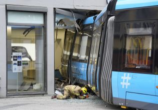 Νορβηγία: Μάρτυρες περιγράφουν τη στιγμή του εκτροχιασμού τραμ στο κέντρο του Όσλο