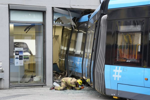 Νορβηγία: Μάρτυρες περιγράφουν τη στιγμή του εκτροχιασμού τραμ στο κέντρο του Όσλο