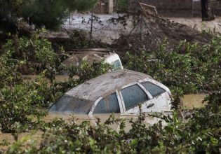 «Φούσκωσαν τα ποτάμια κανείς δεν το περίμενε» – Έλληνας κάτοικος περιγράφει την καταστροφή στη Βαλένθια