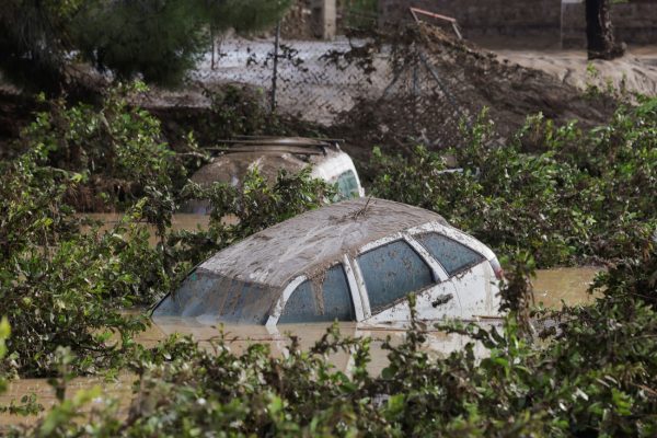 «Φούσκωσαν τα ποτάμια κανείς δεν το περίμενε» – Έλληνας κάτοικος περιγράφει την καταστροφή στη Βαλένθια