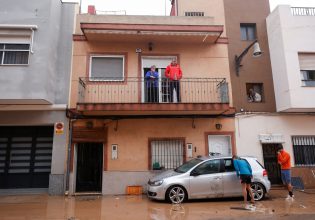 Πλημμύρες στην Ισπανία: Στους 62 έφτασαν οι νεκροί – Αγωνία για τους αγνοούμενους