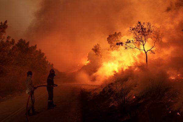 Κρήτη: Συνεχίζεται η μάχη με τις φλόγες στην Κίσσαμο – Μαίνεται η φωτιά