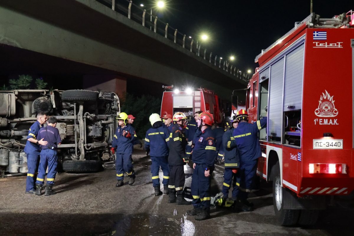 Ασπρόπυργος: ΕΔΕ για τον θάνατο πυροσβέστη από ανατροπή πυροσβεστικού οχήματος