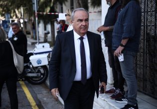 Με τον Παπαθανάση συνεχίζει το «μασάζ» στους «γαλάζιους αντάρτες» το Μαξίμου