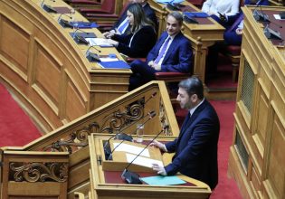 Μητσοτάκης – Ανδρουλάκης: Πίσω από τα «πώς – πότε» ενός τετ α τετ