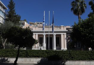 ΝΔ: Τελικά ποιόν (τι) φοβάται το Μαξίμου; Οι αναγνώσεις για το δίδυμο Νίκου Ανδρουλάκη – Χαρη Δούκα στις εκλογές του ΠΑΣΟΚ