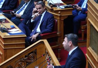 Κυβέρνηση κατά ΠΑΣΟΚ: Εμφανίζει το μαύρο ως άσπρο για ΑΣΕΠ