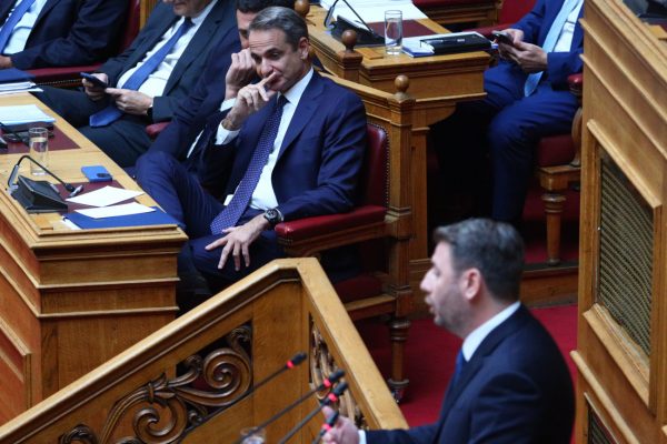 Κυβέρνηση κατά ΠΑΣΟΚ: Εμφανίζει το μαύρο ως άσπρο για ΑΣΕΠ