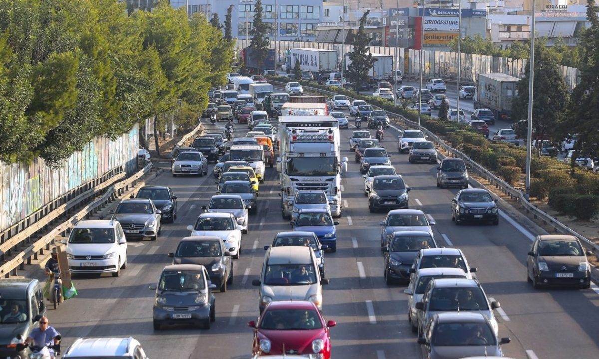 Κίνηση στους δρόμους: Αυξημένη σε Κηφισό και Αττική οδό – Πού αλλού έχει προβλήματα