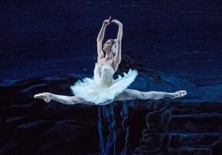 Black Swan: Οι κορυφαίοι χορευτές μπαλέτου έρχονται στο Christmas Theater