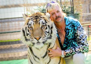 Ο Joe Exotic αρραβωνιάστηκε τον 33χρονο συγκρατούμενό του ενώ έχει καταδικαστεί σε 21 χρόνια φυλάκισης