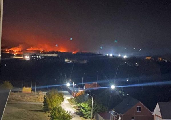 Ρωσία: Πύρινη κόλαση σε στρατιωτικό αεροδρόμιο – Το έπληξαν ουκρανικά drone