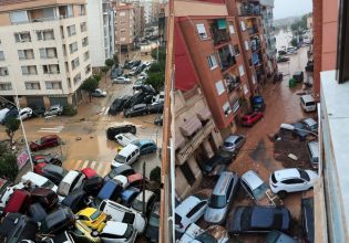 Ισπανία: Η τρομακτική στιγμή που γυναίκα παρασύρεται από τις πλημμύρες στη Βαλένθια