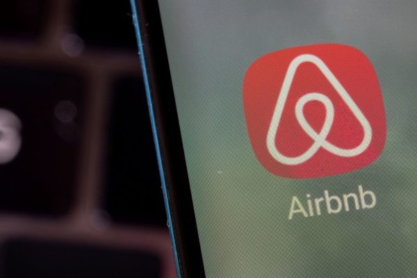 Αντιδράσεις για τους περιορισμούς στα Airbnb