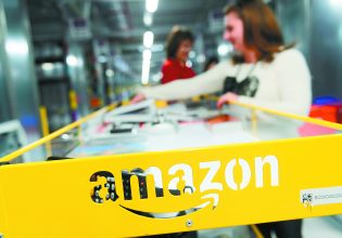 Amazon: Πώς μετασχηματίζει τις τοπικές οικονομίες όπου ανοίγει διαμετακομιστικό κέντρο