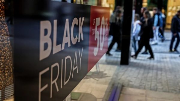 Black Friday: Ανάμεικτα τα συναισθήματα των Ελλήνων καταναλωτών – Πόσοι σκοπεύουν να κάνουν αγορές