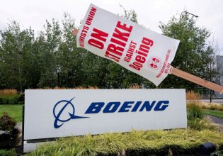 Ούτε βήμα πίσω από τους εργαζόμενους της Boeing – Συνεχίζουν την απεργία