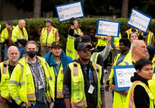 Boeing: Αποσύρει τη μισθολογική προσφορά προς τους εργαζομένους της