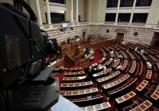 Κυβέρνηση για την «βροχή» ερωτήσεων βουλευτών ΝΔ: δεν άκουσα, πως είπατε, ορίστε