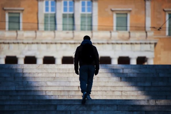 Φτώχεια: Εκτεθειμένος σε κίνδυνο 1 στους 4 που στην παιδική του ηλικία ζούσε σε φτωχά νοικοκυριά