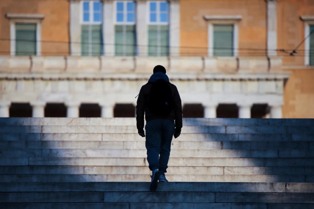 Παγκόσμια Ημέρα Φτώχειας: Παραμένουμε οι φτωχοί συγγενείς της Ευρώπης