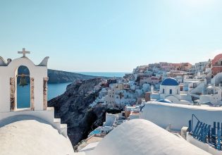 Τουρισμός: Εξαντλητικά ωράρια και άθλιες συνθήκες διαβίωσης απωθούν τους νέους από τα επαγγέλματα εστίασης