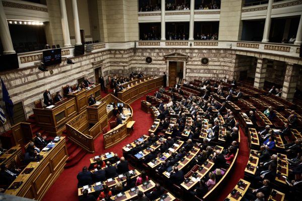 Live: Σε εξέλιξη στη Βουλή η συζήτηση για τις φωτιές