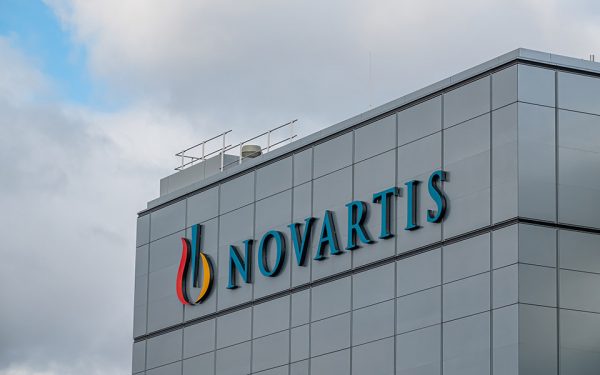 Κασσελάκης για Novartis: Ντροπή για τη χώρα μας – Αποκαλύπτουμε μάρτυρες όσο προστατεύουμε υπουργούς