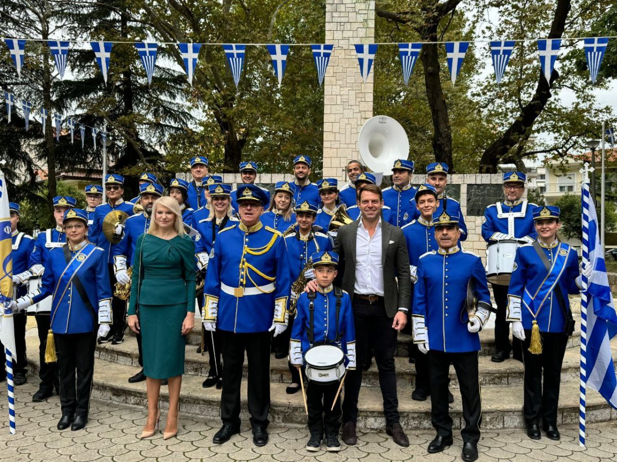 Στην Έδεσσα ο Κασσελάκης, μαζί με την Τζάκρη – Βρέθηκαν στους εορτασμούς απελευθέρωσης της πόλης