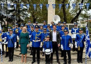 Στην Έδεσσα ο Κασσελάκης, μαζί με την Τζάκρη – Βρέθηκαν στους εορτασμούς απελευθέρωσης της πόλης