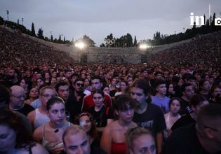 Τέμπη: Ο διορατικός Θανάσης Παπακωνσταντίνου και το επταψήφιο νούμερο θεατών που είδαν τη συναυλία