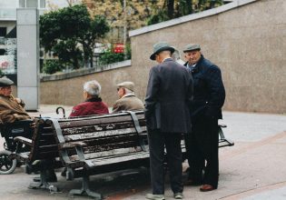 Επιταγή ακρίβειας: Μένουν εκτός 930.000 χαμηλοσυνταξιούχοι – Ποιοι άλλοι χάνουν