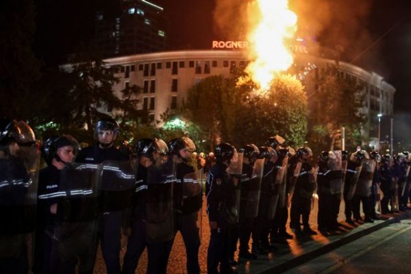 Αλβανία: Επεισόδια στα Τίρανα κατά τη διάρκεια διαδήλωσης με αίτημα την παραίτηση Ράμα