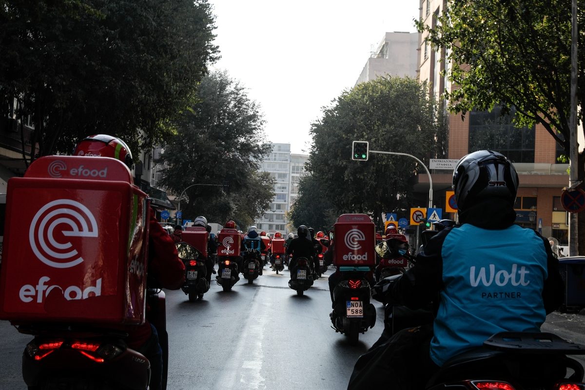 Διανομείς: Μοτοπορείες σε όλη τη χώρα και 24ωρη απεργία για τα «μεροκάματα του τρόμου»