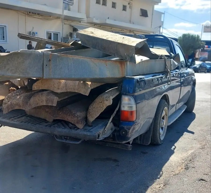 Αφαιρούσαν μεταλλικά αντικείμενα από τις γραμμές του τρένου στον Ασπρόπυργο – Τους βοηθούσε εργαζόμενος