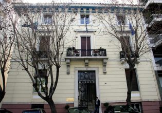 Μενού με… ξινά καναπεδάκια, την ώρα που στον ΣΥΡΙΖΑ μετρούν τα ψηφαλάκια