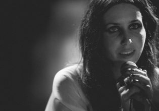 Chelsea Wolfe: Η ιέρεια του goth επιστρέφει