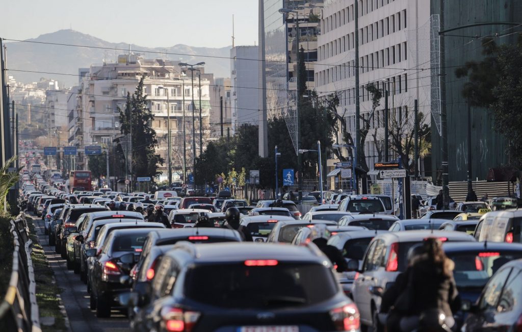 Κίνηση: Φρακαρισμένος ο Κηφισός – Καθυστερήσεις στο κέντρο της Αθήνας και στην Αττική Οδό